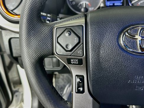 Used 2020 Toyota Tacoma SR5 RWD image 16