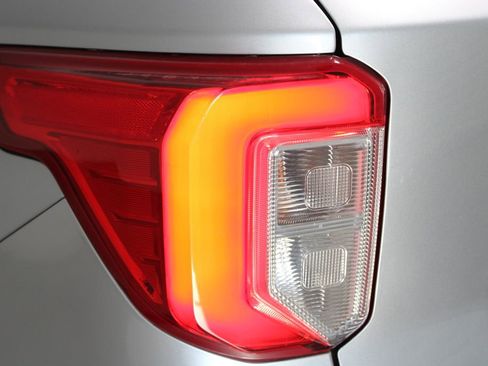 Used 2023 Ford Explorer Limited image 52