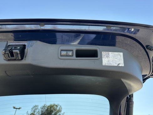 Certified 2023 Toyota Venza Limited image 33