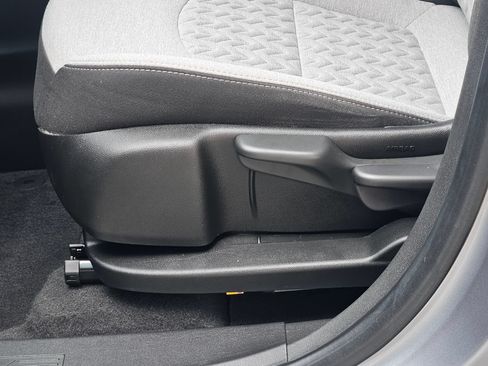 Used 2023 Chevrolet Equinox LS FWD image 20