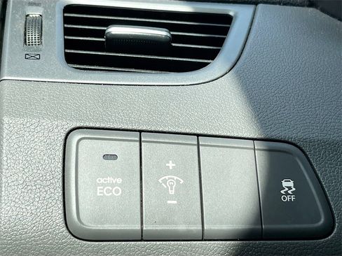 Used 2016 Hyundai Elantra SE image 10