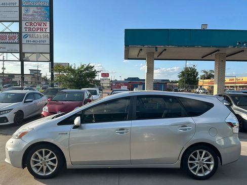 Used 2012 Toyota Prius V Five FWD image 2