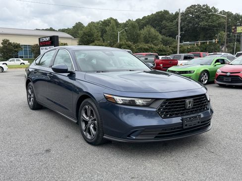 Used 2023 Honda Accord EX image 4