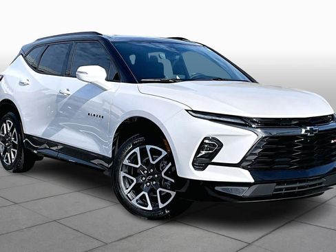 Used 2025 Chevrolet Blazer RS w/ Driver Confidence II Package image 2