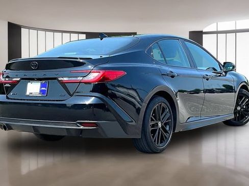 Used 2025 Toyota Camry SE w/ Convenience Package FWD image 6