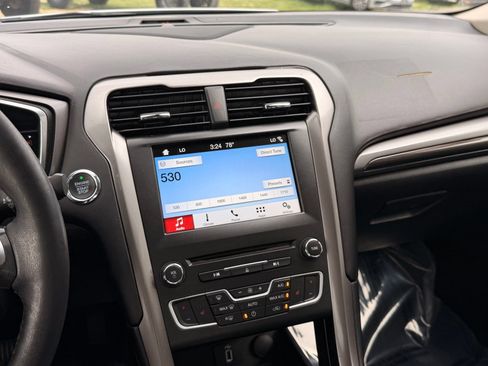 Used 2017 Ford Fusion SE w/ Equipment Group 602A FWD image 30