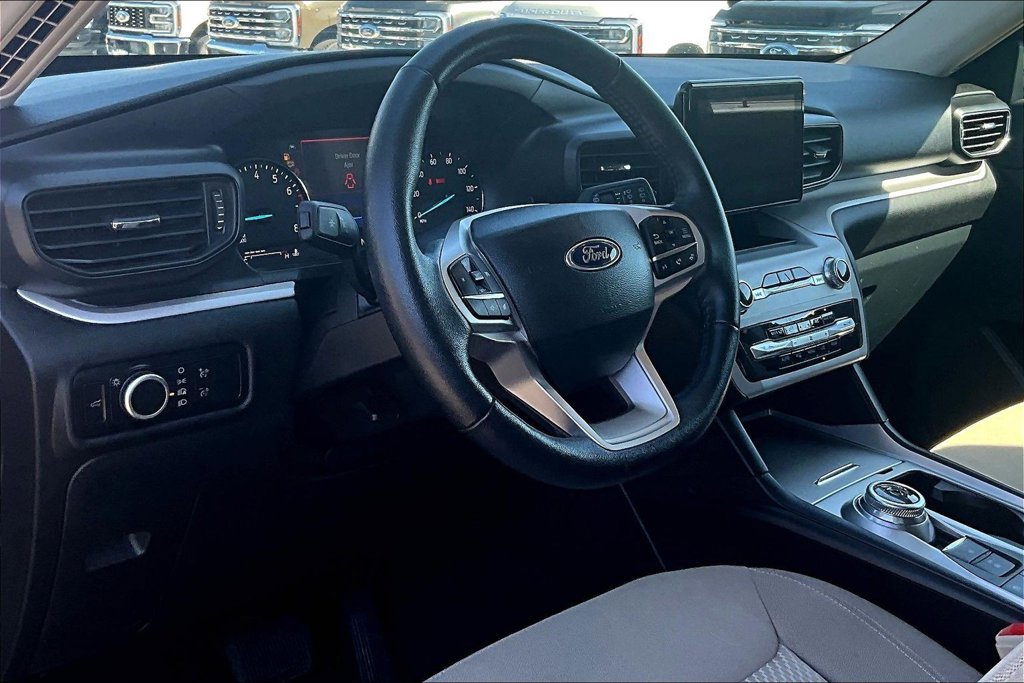 Used 2023 Ford Explorer XLT AWD/4WD image 12