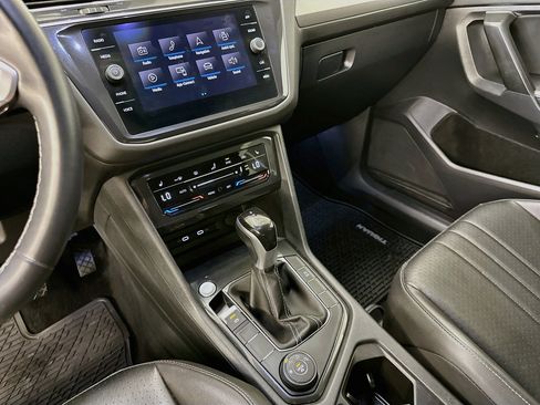 Used 2022 Volkswagen Tiguan SE AWD/4WD image 26