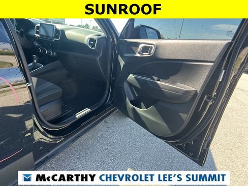 Used 2024 Hyundai Venue SEL image 18