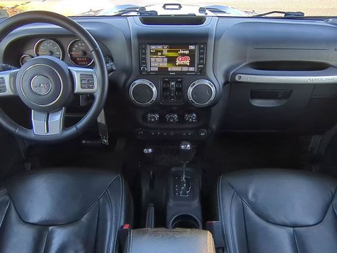 Used 2016 Jeep Wrangler Unlimited Rubicon image 17