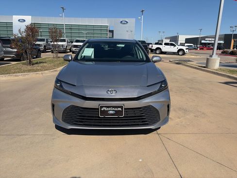 Used 2025 Toyota Camry LE image 8