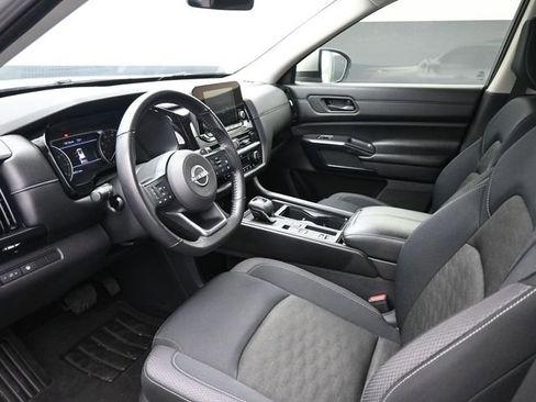 Used 2024 Nissan Pathfinder SV w/ Black Appearance Package image 33