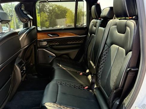 Used 2022 Jeep Grand Cherokee Summit AWD/4WD image 14