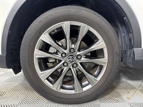 Used 2018 Toyota RAV4 Limited image 23