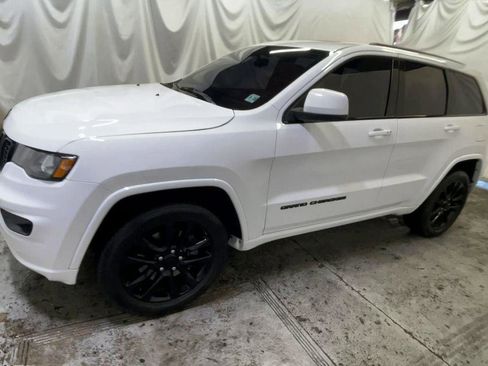 Used 2021 Jeep Grand Cherokee Laredo X image 4