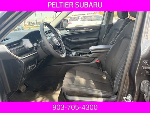 Used 2023 Jeep Grand Cherokee L Laredo image 6