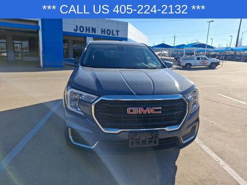 Used 2024 GMC Terrain SLE image 11