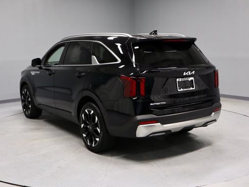 Used 2025 Kia Sorento SX FWD image 10