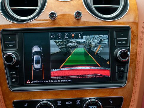 Used 2017 Bentley Bentayga image 40