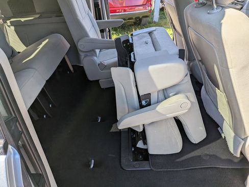 Used 2012 Dodge Grand Caravan SE FWD image 36