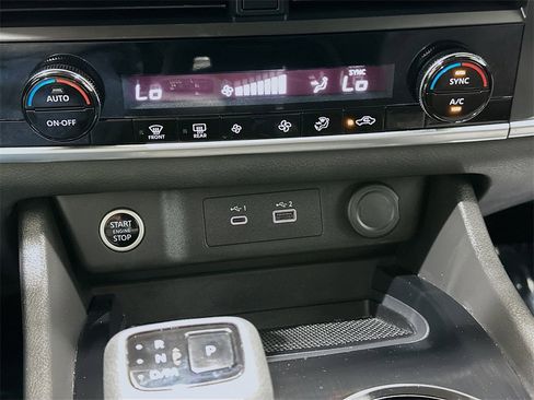 Used 2023 Nissan Rogue SV image 15