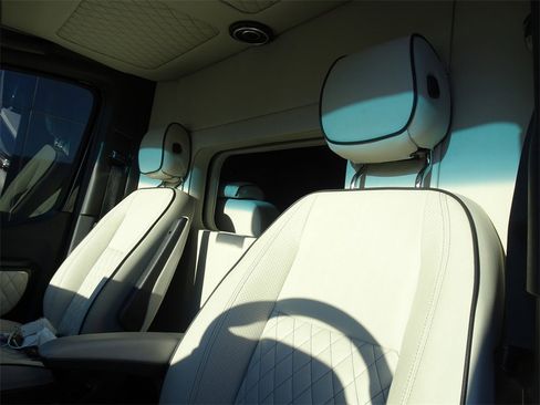 Used 2023 Mercedes-Benz Sprinter 3500 image 13