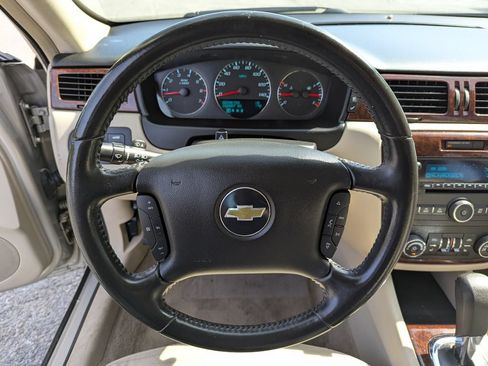Used 2011 Chevrolet Impala LT w/ Luxury Edition Package FWD image 15