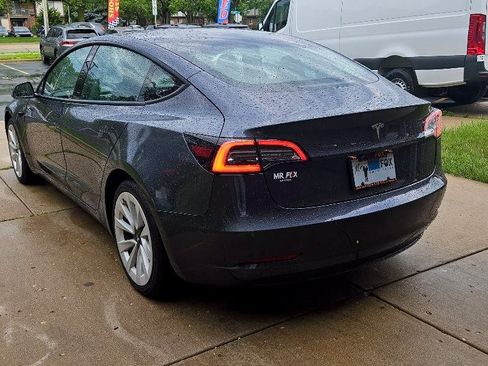 Used 2022 Tesla Model 3 Standard Range Plus RWD image 5