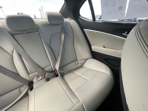 Used 2025 Genesis G70 2.5T image 37