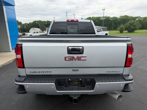 Used 2019 GMC Sierra 2500 Denali w/ Duramax Plus Package AWD/4WD image 9
