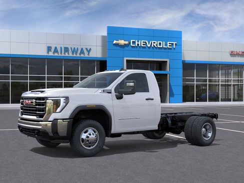 New 2026 GMC Sierra 3500 Pro w/ Convenience Package image 2