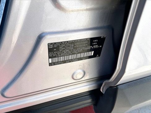 Used 2016 Toyota RAV4 SE image 16