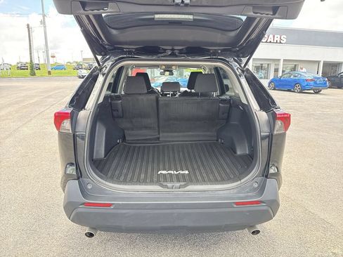 Used 2021 Toyota RAV4 LE AWD/4WD image 17