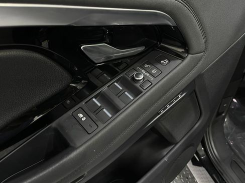 Used 2020 Land Rover Range Rover Evoque SE image 17