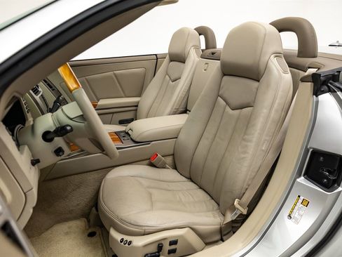 Used 2005 Cadillac XLR image 25