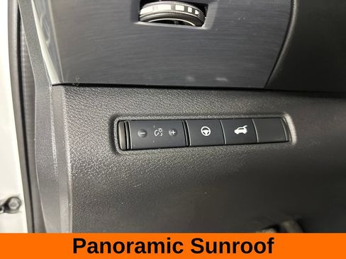 Used 2024 Nissan Pathfinder SL w/ SL Premium Package FWD image 12