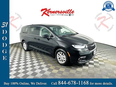 Used 2023 Chrysler Pacifica Touring-L