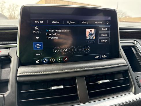 Used 2021 Chevrolet Suburban Premier w/ Premium Package image 20