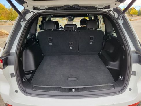 Used 2024 Jeep Grand Cherokee Altitude image 15