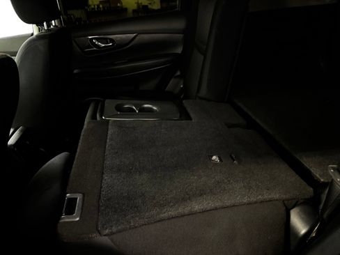 Used 2020 Nissan Rogue S FWD image 30