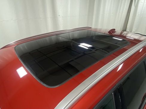 Used 2019 Volvo XC40 T5 Momentum image 6