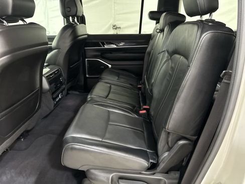 Used 2022 Jeep Wagoneer Series II w/ Premium Group I AWD/4WD image 26