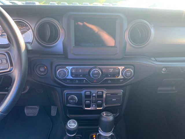 Used 2022 Jeep Wrangler Unlimited Sport AWD/4WD image 32