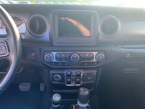 Used 2022 Jeep Wrangler Unlimited Sport AWD/4WD image 32