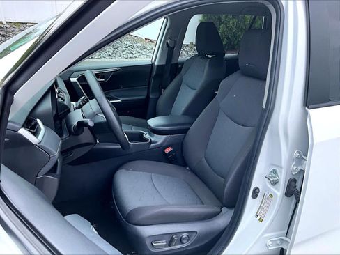 Used 2025 Toyota RAV4 XLE AWD/4WD image 10