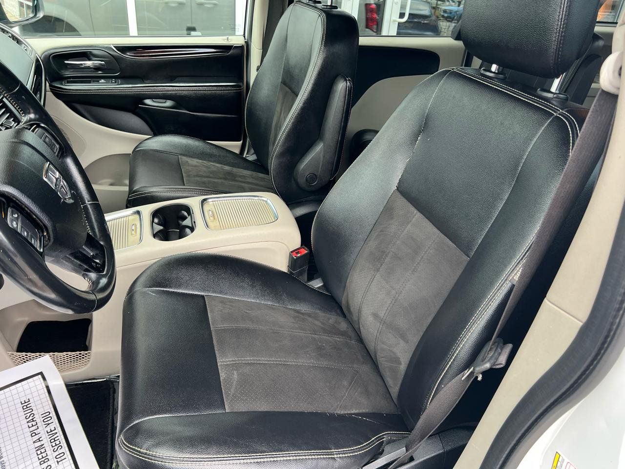 Used 2019 Dodge Grand Caravan SXT FWD image 12