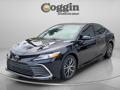 Used 2024 Toyota Camry XLE FWD image 1