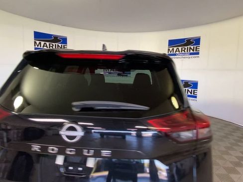 Used 2023 Nissan Rogue SV FWD image 9