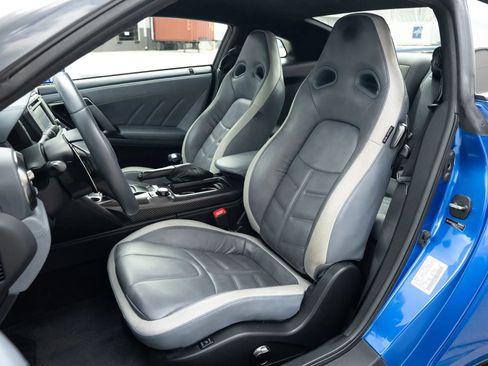 Used 2020 Nissan GT-R Premium image 12