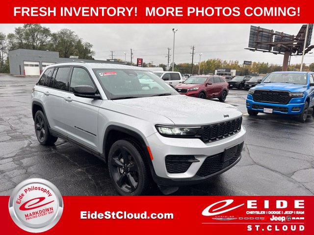 Used 2024 Jeep Grand Cherokee Altitude AWD/4WD image 1